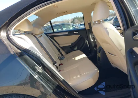 2017 Volkswagen Jetta 1.4T Se z USA, uszkodzony, nr VIN 3VWDB7AJ8HM296810